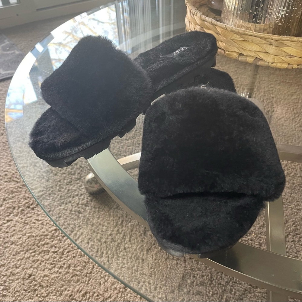 UGG Black Fluffy Slide Sandals Cozy Shearling Slippers Women’s Size 7 - Picture 10 of 10